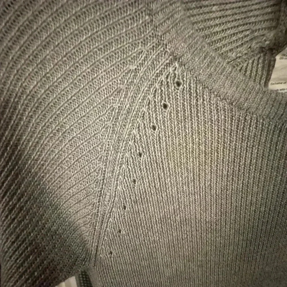 Lululemon women gray knit sweater thumb holes curved hem size 6 perfect! - Picture 2 of 15